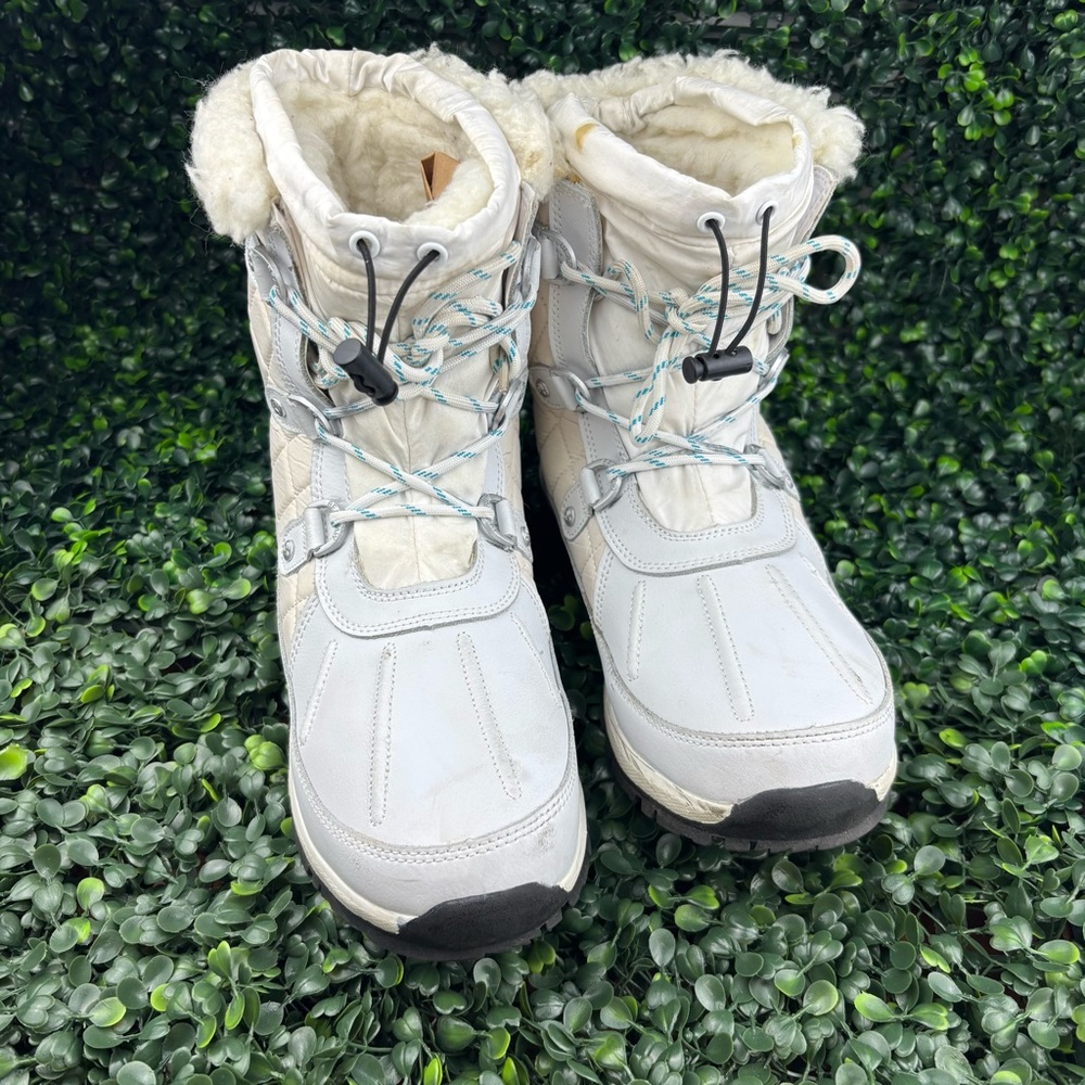BEARPAW WINTER SHEARLING LINED BOOTS  (Neutral Tones) SIZE 10 WOMAN